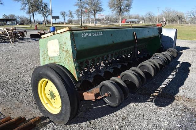 Image of John Deere 8300 equipment image 3