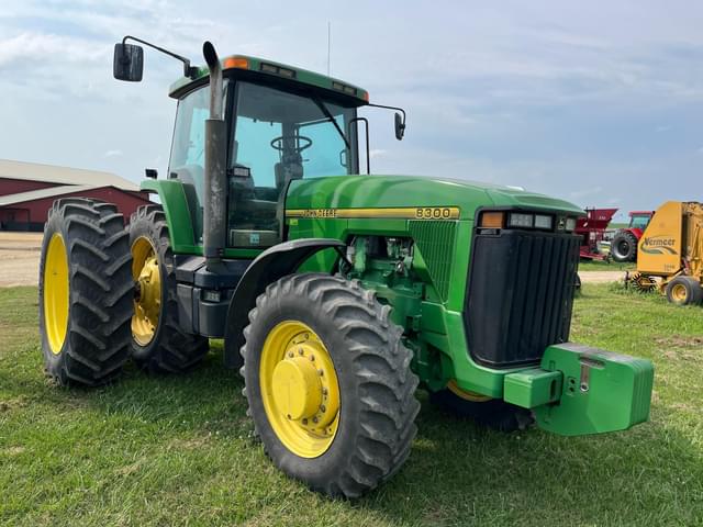 Image of John Deere 8300 equipment image 1