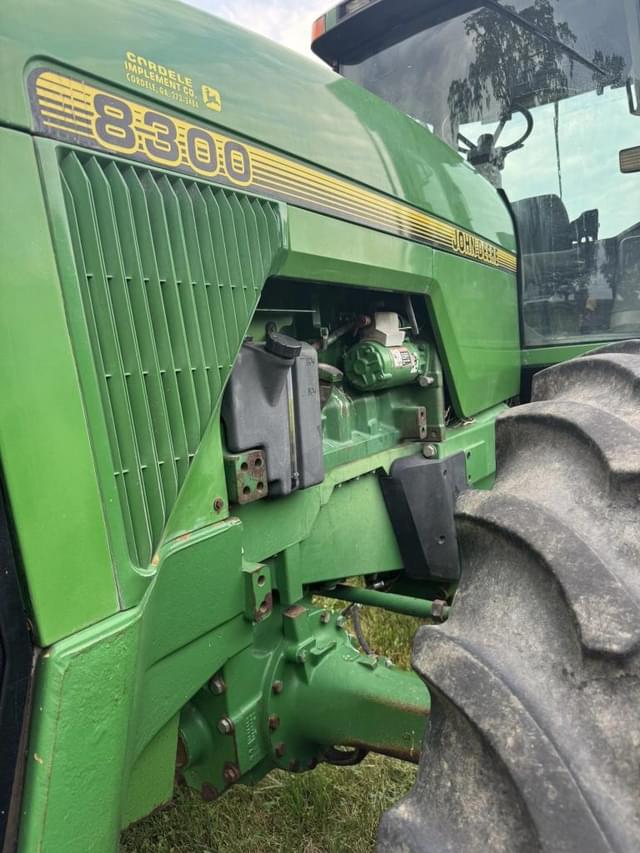 Image of John Deere 8300 equipment image 2