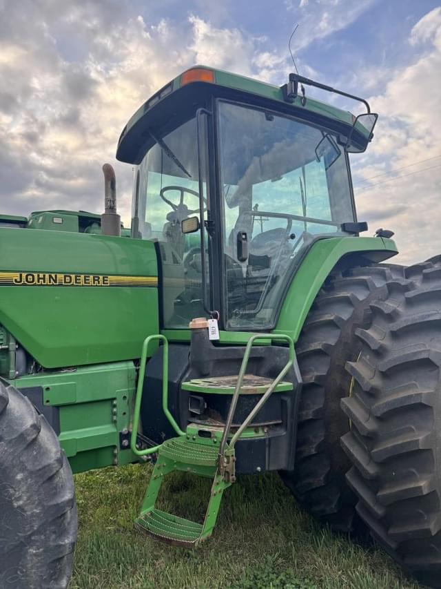 Image of John Deere 8300 equipment image 4