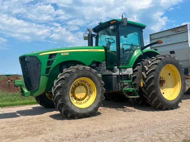 Image of John Deere 8330 equipment image 1