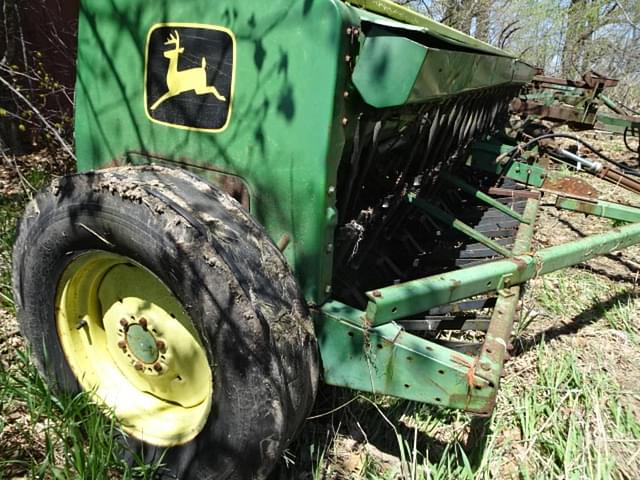 Image of John Deere 8350 equipment image 2
