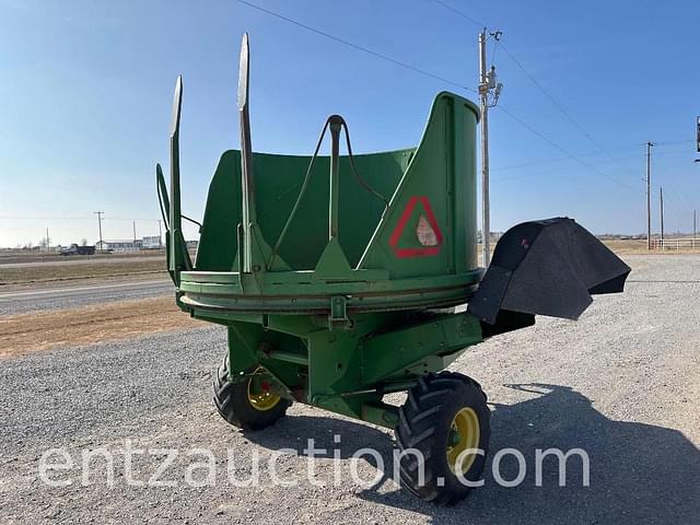 Image of John Deere 840 equipment image 4