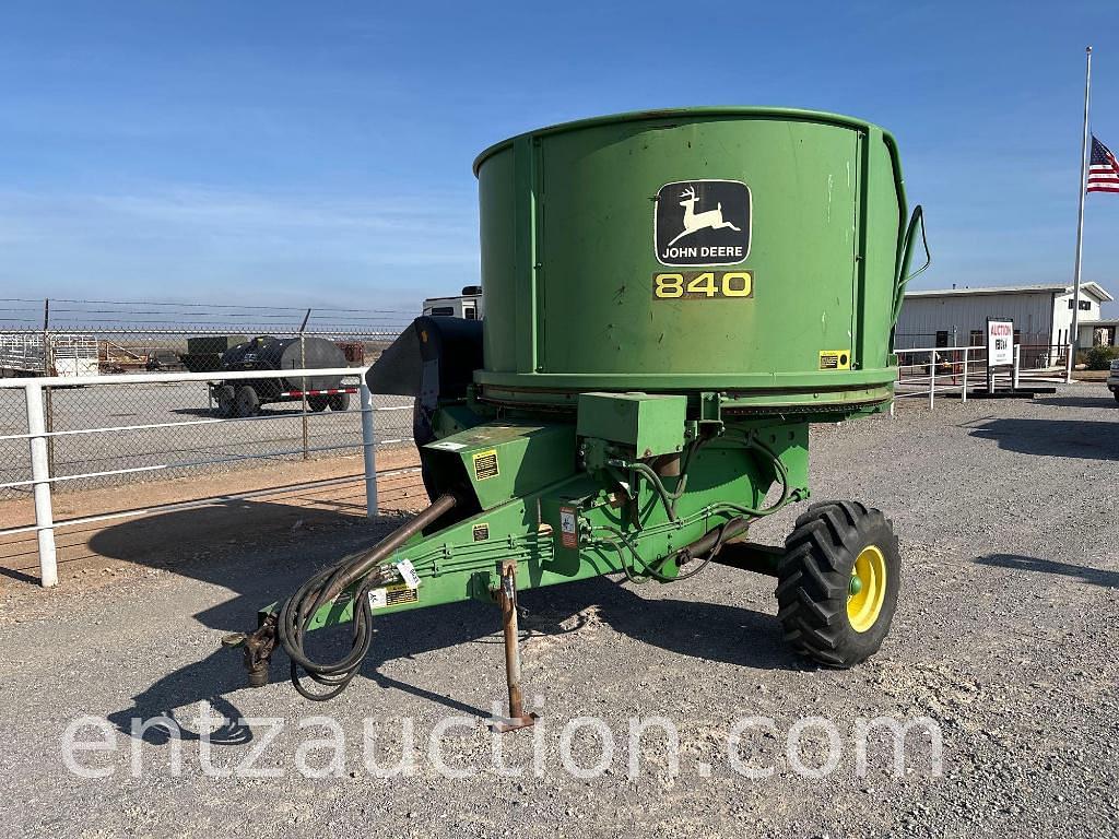 Image of John Deere 840 Primary image