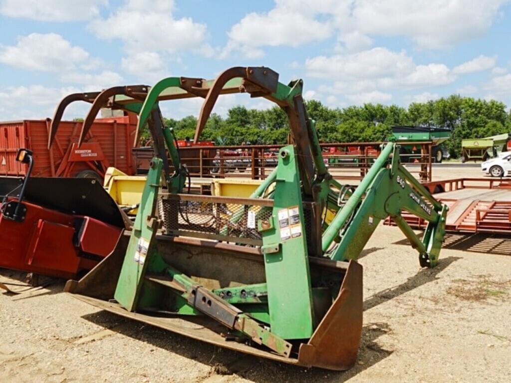 Image of John Deere 840 Primary image