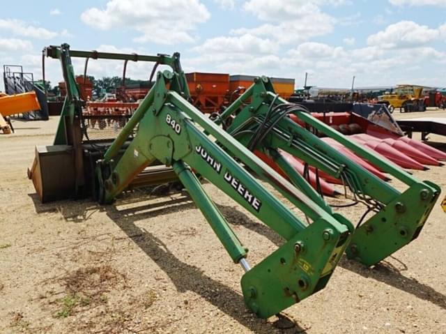 Image of John Deere 840 equipment image 3