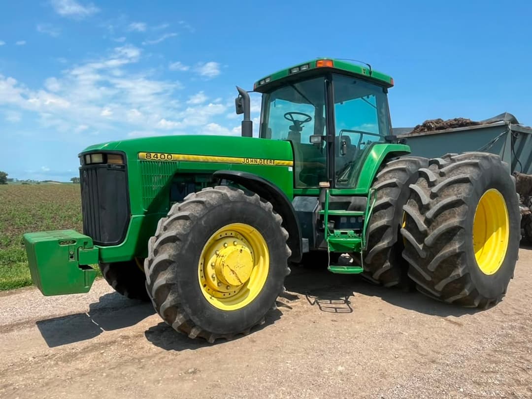 Image of John Deere 8400 Primary image