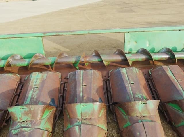 Image of John Deere 843 equipment image 4