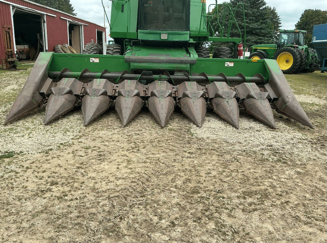 Image of John Deere 843 Primary image