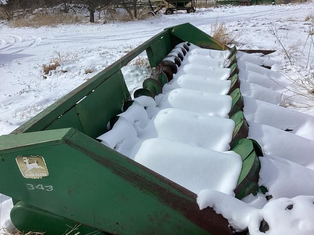 Image of John Deere 843 equipment image 4