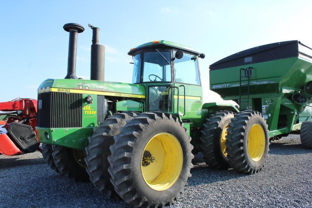 Main image John Deere 8430