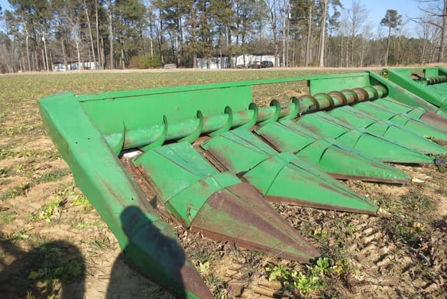 Image of John Deere 844 equipment image 1