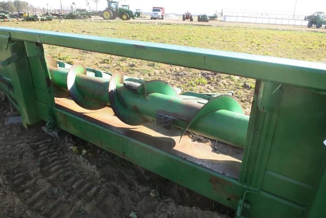 Image of John Deere 844 equipment image 4