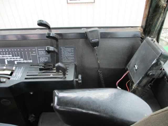 Image of John Deere 8440 equipment image 1