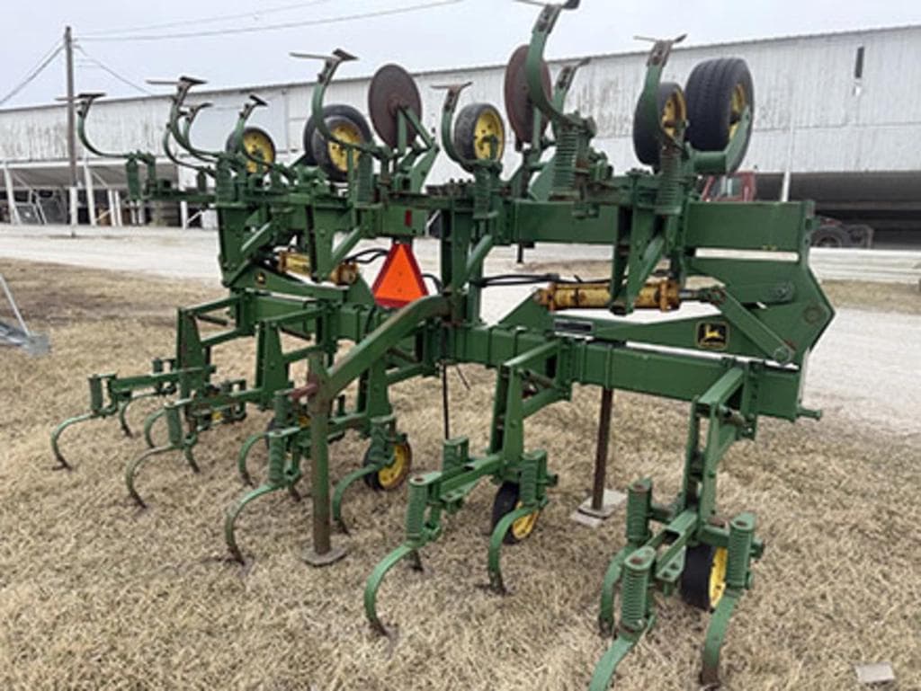 Image of John Deere 845 Image 1