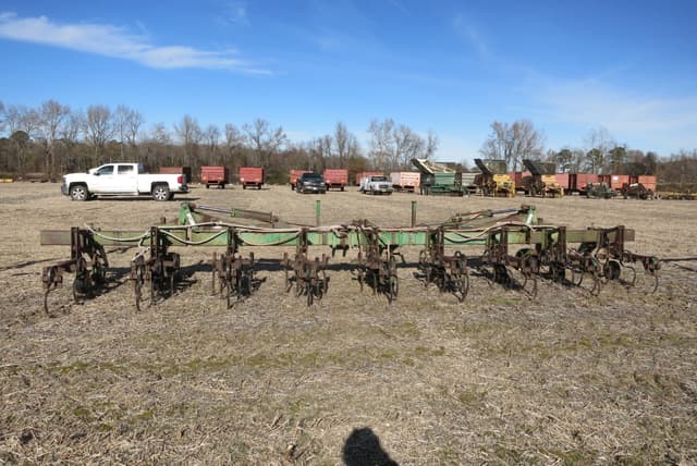 Image of John Deere 845 equipment image 3