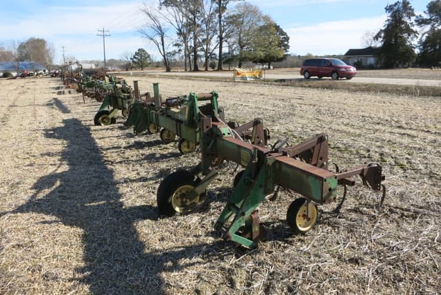 Image of John Deere 845 equipment image 1
