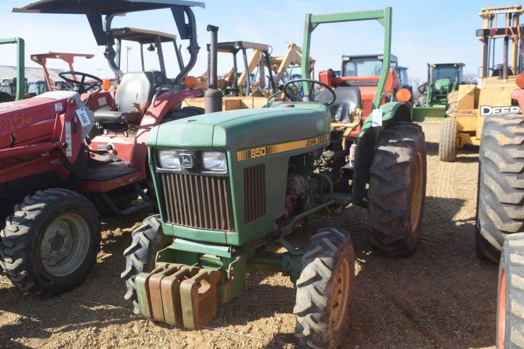 John Deere 850 Equipment Image0