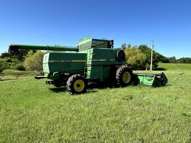 Image of John Deere 8820 equipment image 3