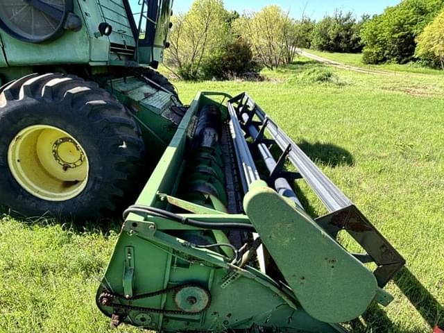 Image of John Deere 8820 equipment image 4