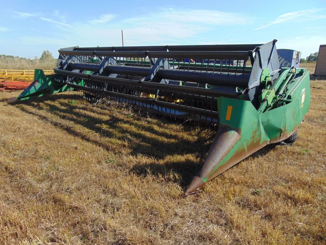 Image of John Deere 920 Image 1