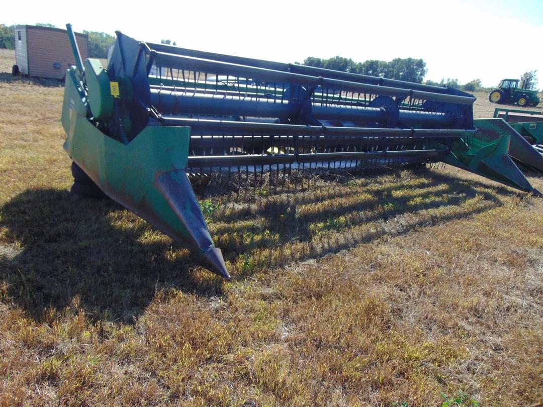 Image of John Deere 920 Image 0