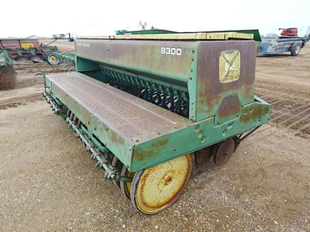 Image of John Deere 9300 equipment image 2