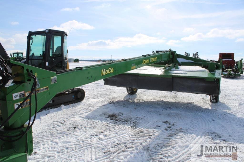 John Deere 946 Equipment Image0