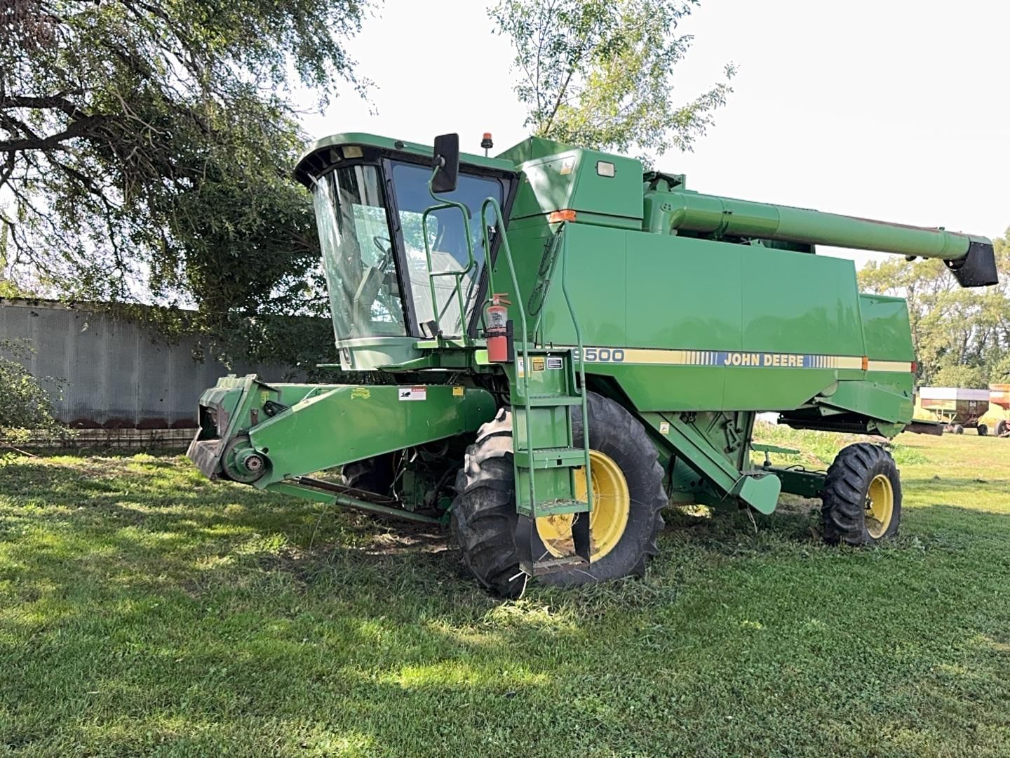 John Deere 9500 Equipment Image0