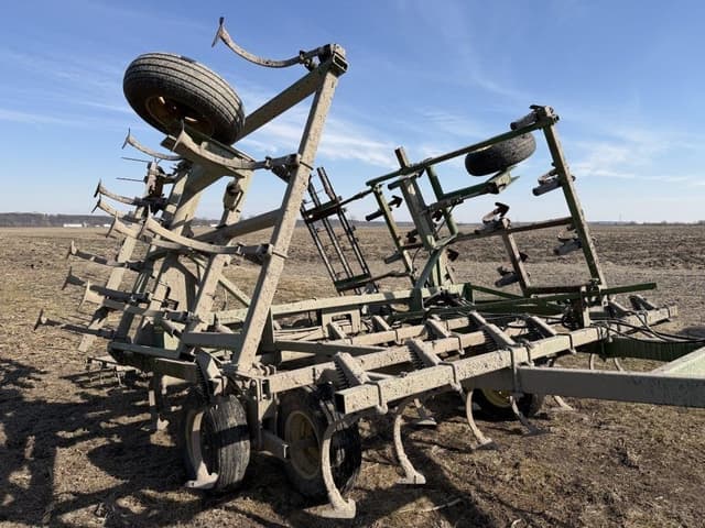 Image of John Deere 960 equipment image 1