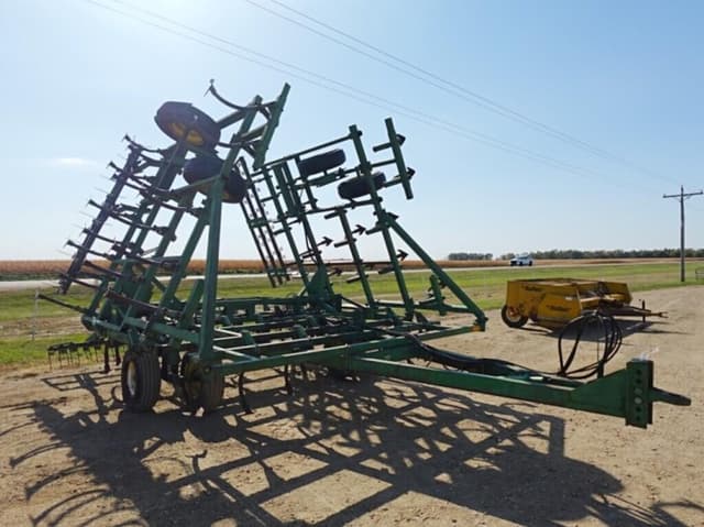 Image of John Deere 960 equipment image 1