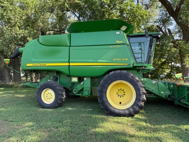 Image of John Deere 9770 STS equipment image 2