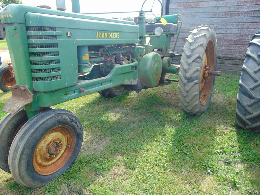 Image of John Deere B Image 0