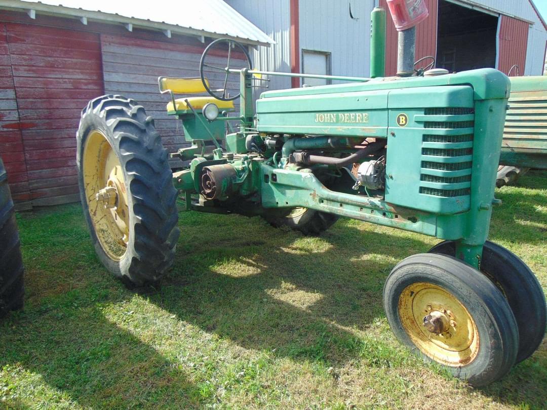 Image of John Deere B Image 0