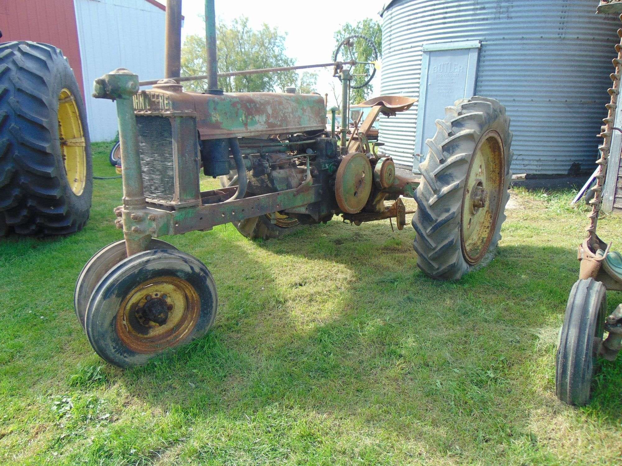 John Deere B Equipment Image0