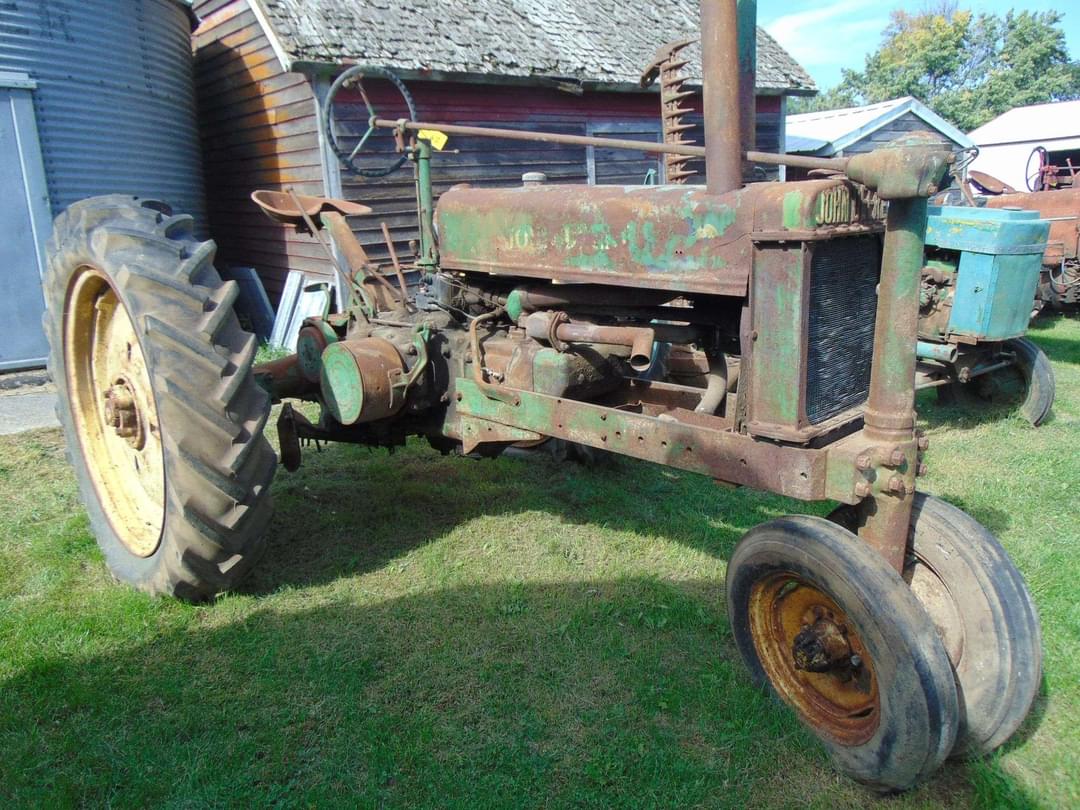 Image of John Deere B Image 1