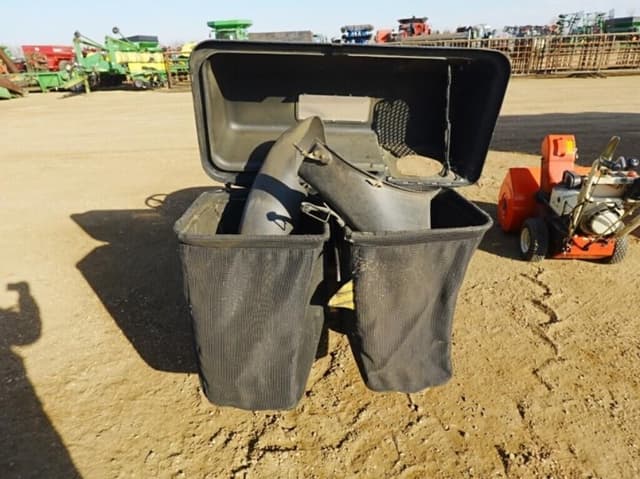 Image of John Deere D110 equipment image 3