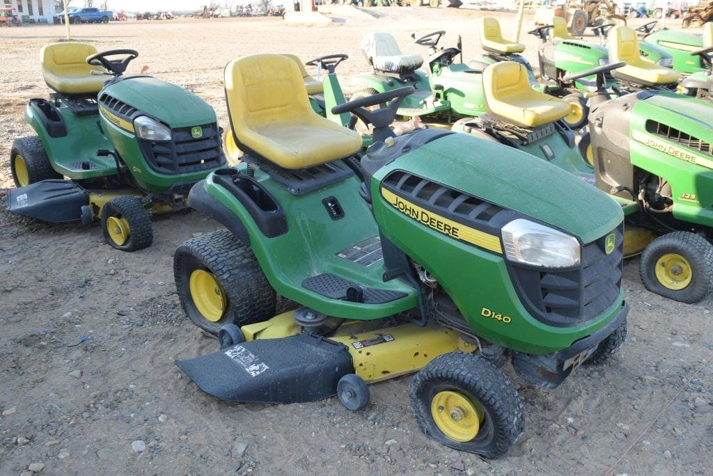 Main image John Deere D140