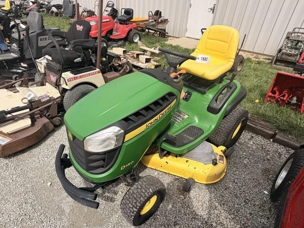 Image of John Deere D140 Primary image