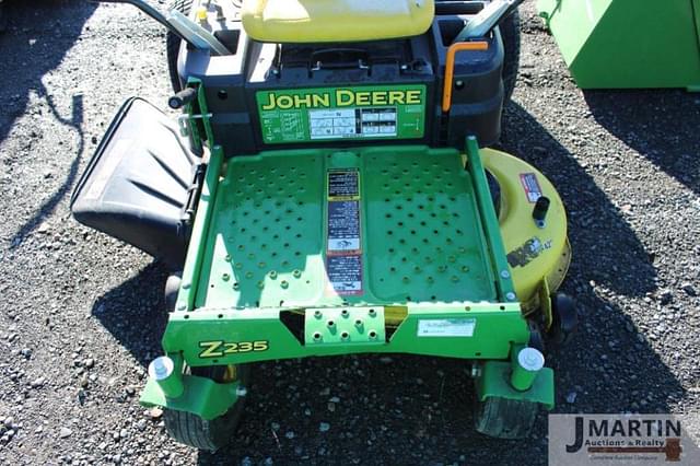 Image of John Deere Z235 equipment image 4