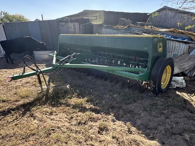 Image of John Deere 8350 equipment image 1