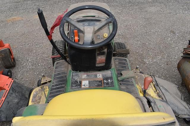 Image of John Deere GT262 equipment image 4