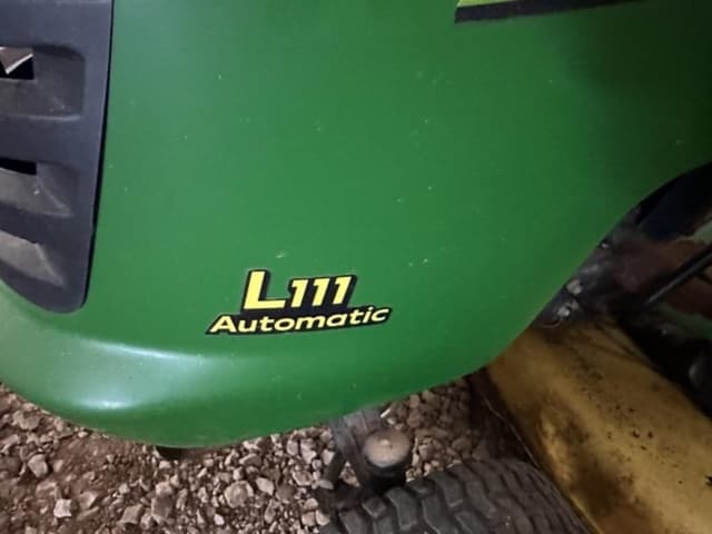 Image of John Deere L111 equipment image 3