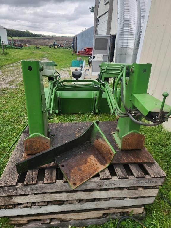 Image of John Deere 148 equipment image 4