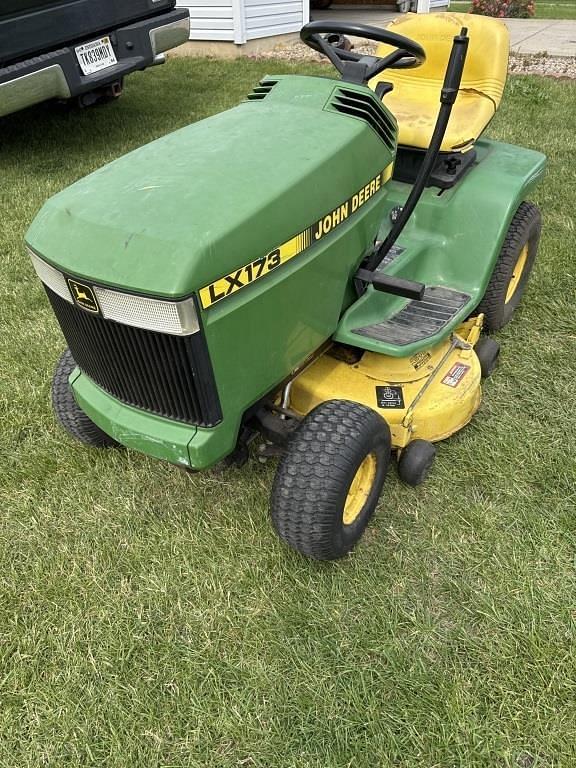 Image of John Deere LX173 equipment image 3
