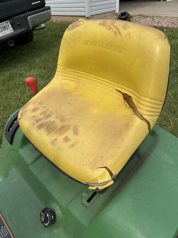 Image of John Deere LX173 equipment image 4