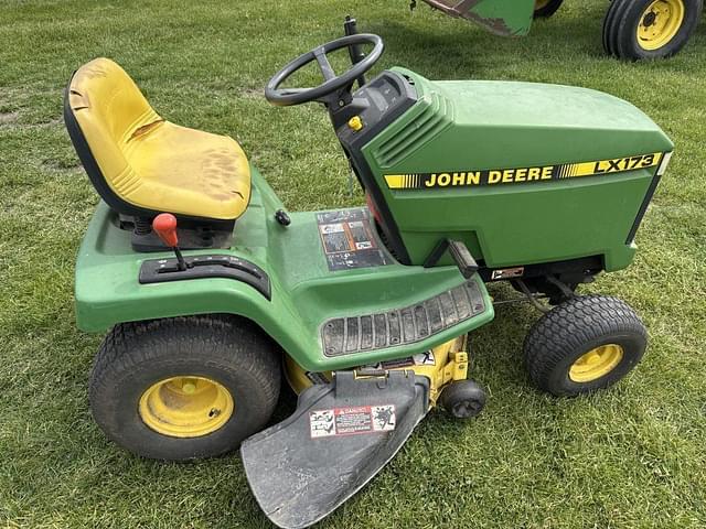 Image of John Deere LX173 equipment image 1