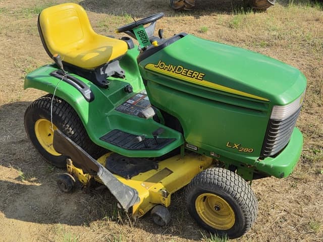 Image of John Deere LX280 equipment image 2