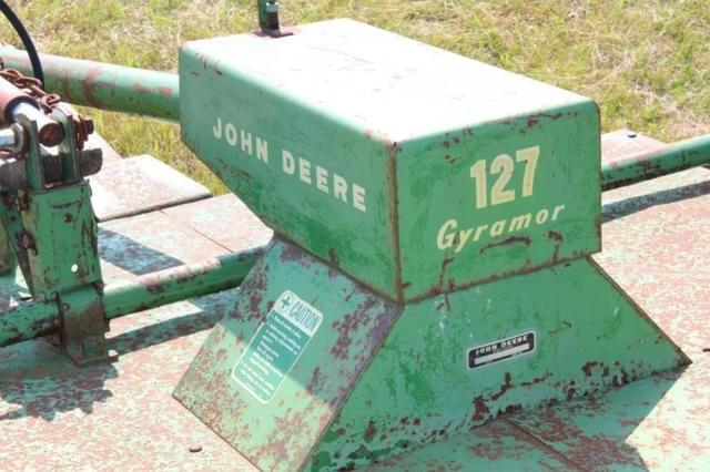 Image of John Deere 127 equipment image 3