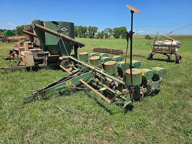 Image of John Deere 1240 equipment image 2